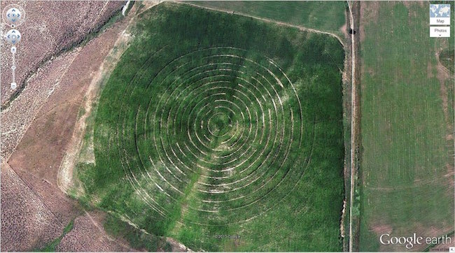 circular-patterns-in-a-field-google-earth