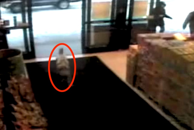 Clever Bandit Baffles Store Management, Is Caught On Camera