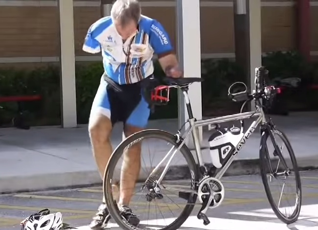 Man Changes A Flat Tire With NO HANDS