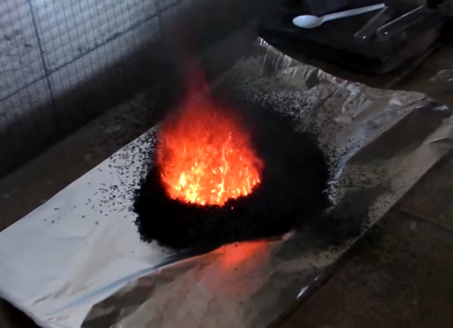 Chemical Reaction Unleashes Creatures Of Hell. My Brain Cannot Process What Happens At 0:30.