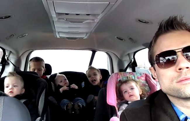 This Dad Knows How To Entertain His 5 Kids, And It's Absolutely Adorable
