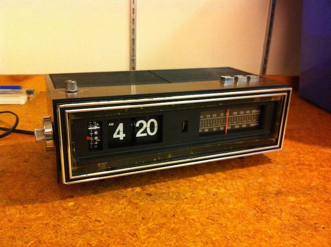 For $3 He Turned An Old Clock Radio Into A Beautiful Timekeeping Piece