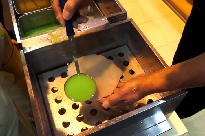 He Pours This Green Liquid In Water. Seconds Later? Mind Blown!