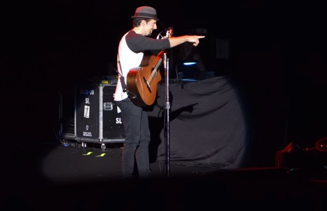Jason Mraz Invites A Surprisingly Talented Audience Member On Stage