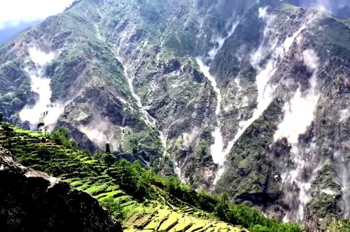 Guy Hiking In Himalayan Foothills When Earthquake Strikes. Terrifying.