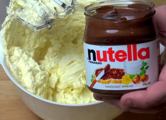 Look What Happens If You Mix Nutella And Butter. I HAVE To Try This!