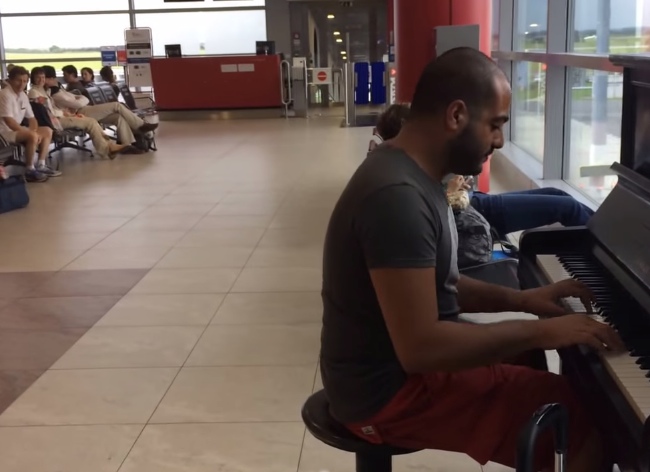 Watch This Guy Turn A Boring Wait At The Airport Into Something Memorable