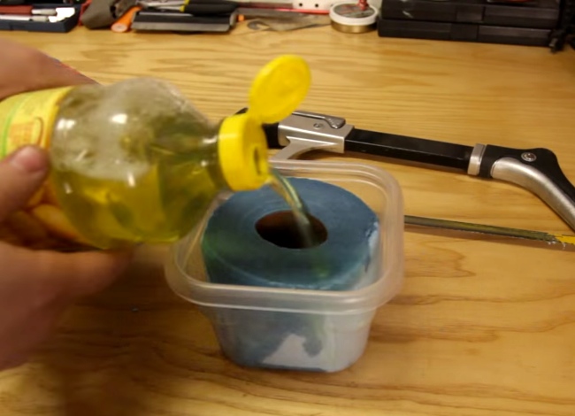 He Drenches Paper Towels In Pine-Sol For This Genius DIY Hack