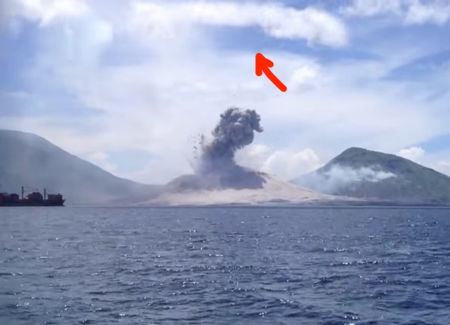 What Follows This Volcanic Eruption Is Intense! Watch The Sky At 0:13