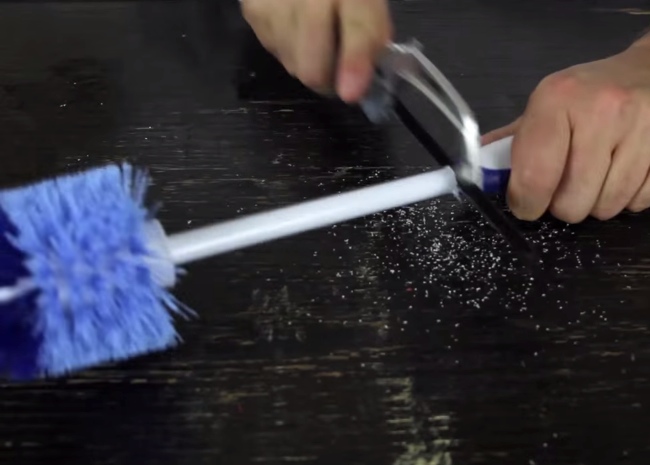 He Cuts A Toilet Brush In Half. The Reason Is Genius!