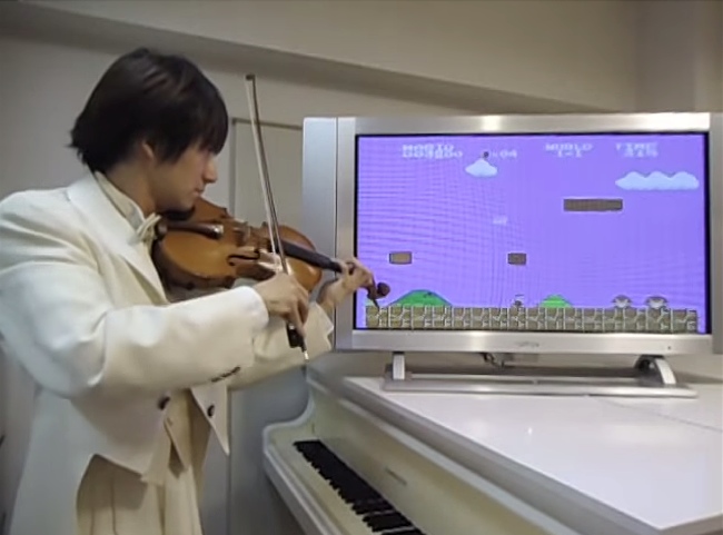 Watch This Violinist Play The Super Mario Theme And Sound Effects In Time With The Game