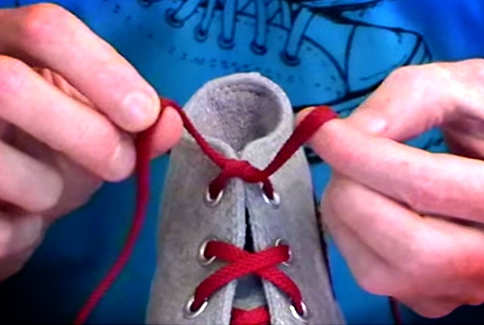 Professor Shoelace's "Ian Knot" Will Revolutionize How You Tie Your Shoes