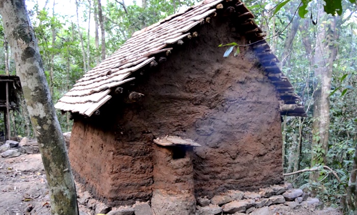 With Almost Nothing In The Forest, This Man Builds A Tiled Roof Hut With Heated Floor