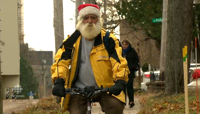 Thieves Rob Homeless Man Who Dresses Up As Santa Every Year For The Kids