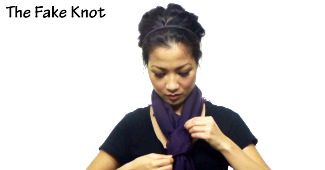 She Shows 25 Ways To Tie A Scarf In Less Than 5 Minutes