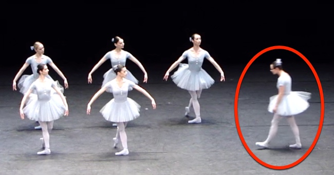 Ballerinas Leave The Audience In Stitches. A Must Watch!