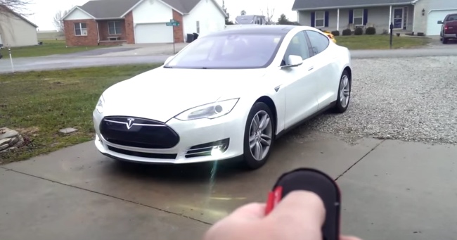 This Tesla Car Parks Itself Inside Its Owner's Garage