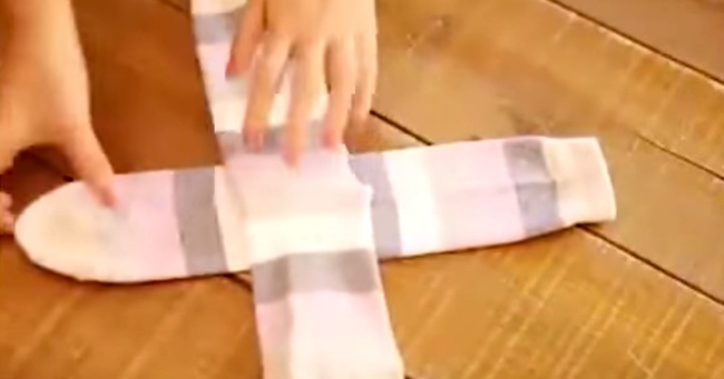 How The Japanese Fold Their Socks