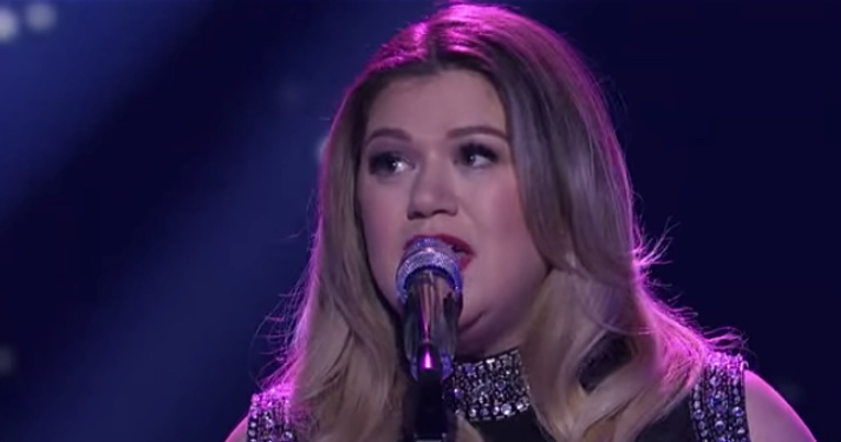 Kelly Clarkson Brings Down The House With Her Return To American Idol