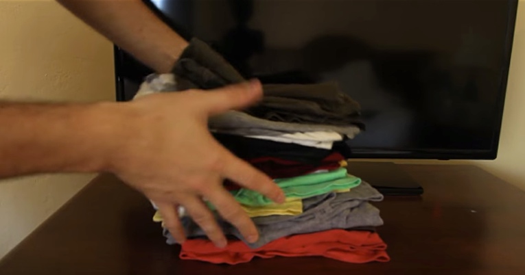 This Is Truly The Best Way To Fold Your T-Shirts From Now On