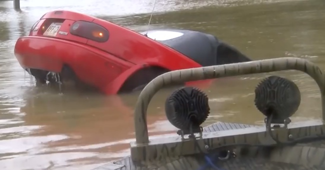 Men in Boat Pull Off Daring Rescue in Baton Rouge Flood