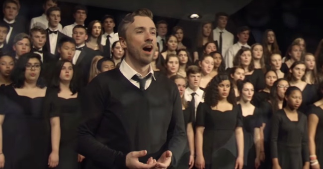301-Member Choir Sing an A Cappella Rendition of "Homeward Bound"