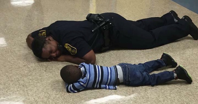 Policer Officer Decides To Lay Down Next To Kid Who's Having A Bad Day To Cheer Him Up