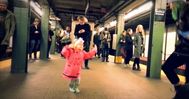 Adorable Girl Performs in The Subway, Not Expecting This Reaction