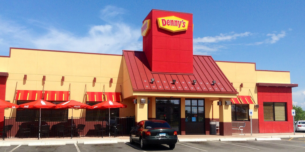 Man Sat in Denny’s for Two Hours, Then Stands Up and Shocks Everyone