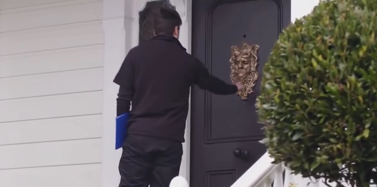 Door Knocker “Comes To Life” To Yell At Annoying Solicitors That Come To The Door
