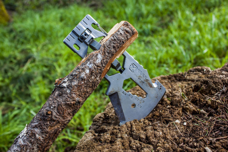 The KLAX Axe MultiTool System In The Form Of A Lumberjack Head