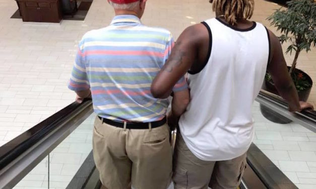 Young Man Helps Elderly Man Go Down Escalator After Hearing He Had Got Stuck Once