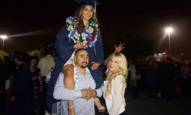 Family Recreates a Special Photo at Daughter’s High School Graduation