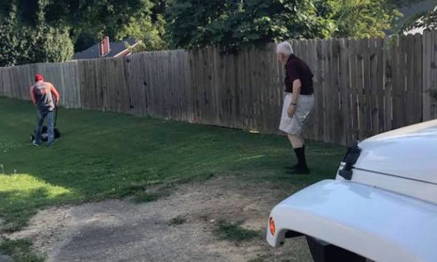 Husband Abruptly Jumps Out Car on the Way Home to Help Elderly Man Mow His Lawn