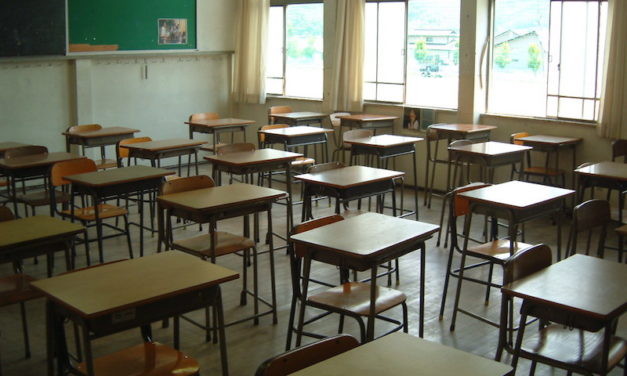 School Teacher Removes Desks in Classroom on First Day of School, Then Reveals the Lesson Behind It