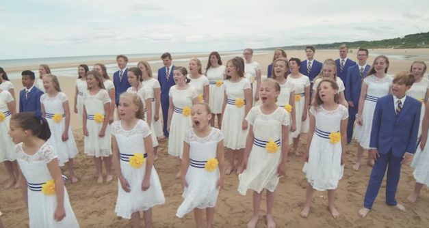Children’s Choir Gives Amazing Tribute To WWII Veterans at Normandy