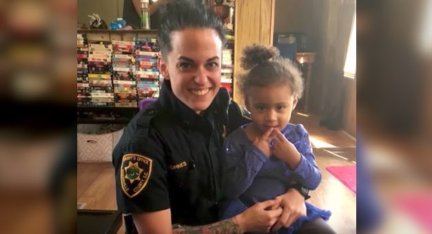 2-Year-Old Calls 911 For Pants Emergency, Cop Can’t Stop Laughing When She Shows Up