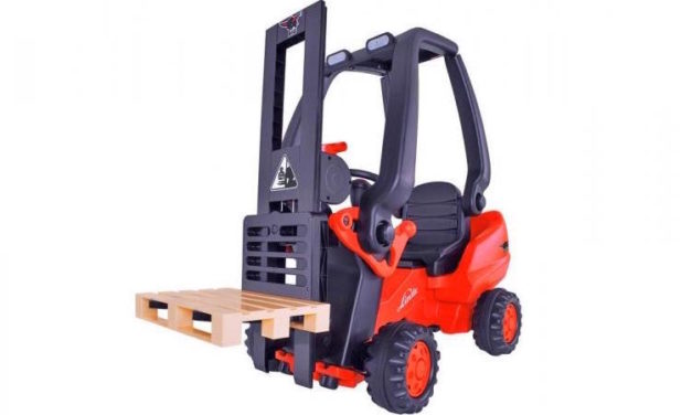 Linde Kid’s Forklift: Pedal Powered Working Forklift Can Pick Things Up