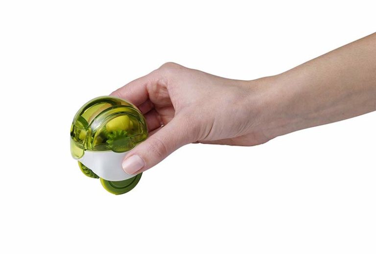 Chef'n Garlic Zoom Chop Up Your Garlic MessFree